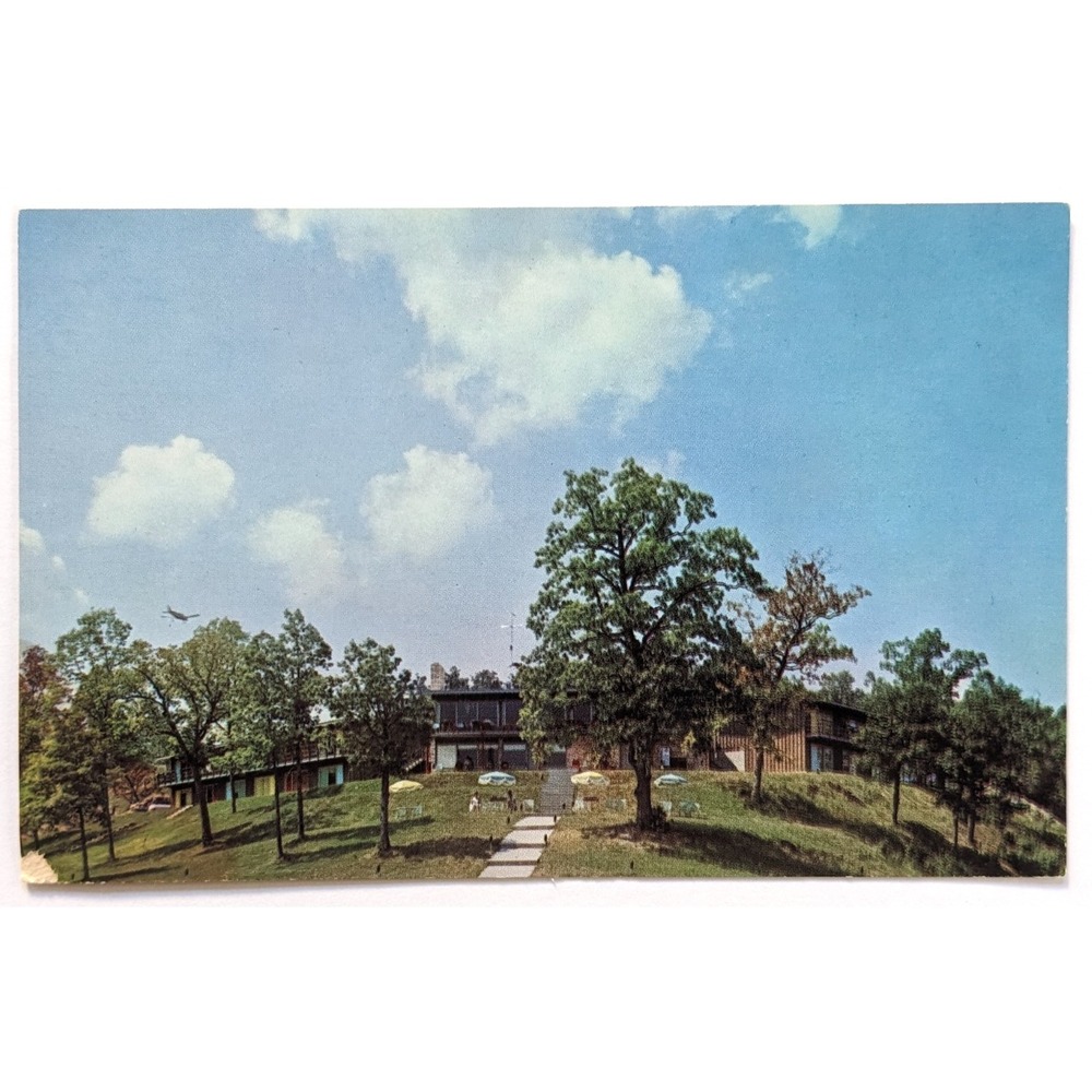 Gravois Mills, Missouri MO Lake of the Ozarks Wulff Harbor Resort Hotel Postcard